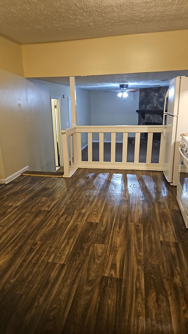 Building Photo - *AMAZING MOVE IN SPECIAL* Renovated 3 Bedroom/2.5 Bath Home For Rent!  Convenient Jonesboro Locat...