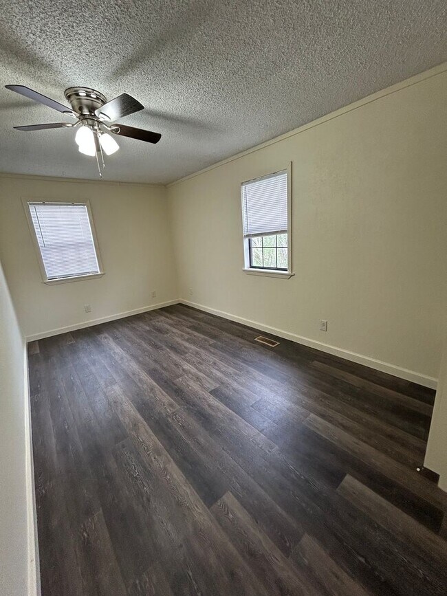 Building Photo - 1551 AR-247