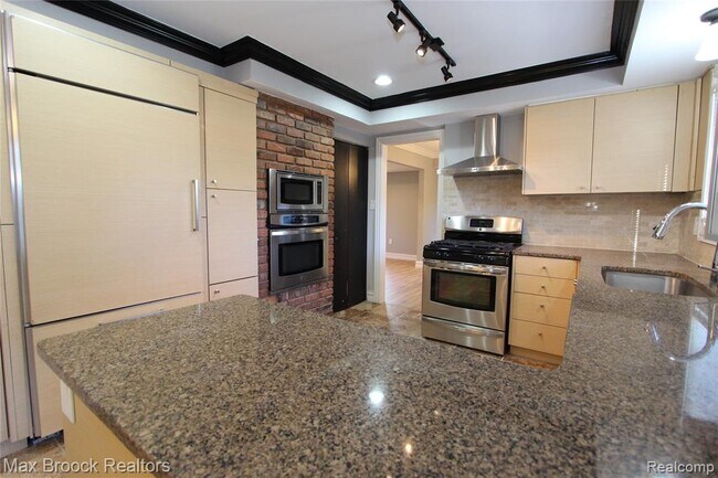 Building Photo - 30024 Beacontree St