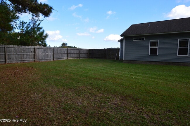 Building Photo - 222 Lakeside Dr