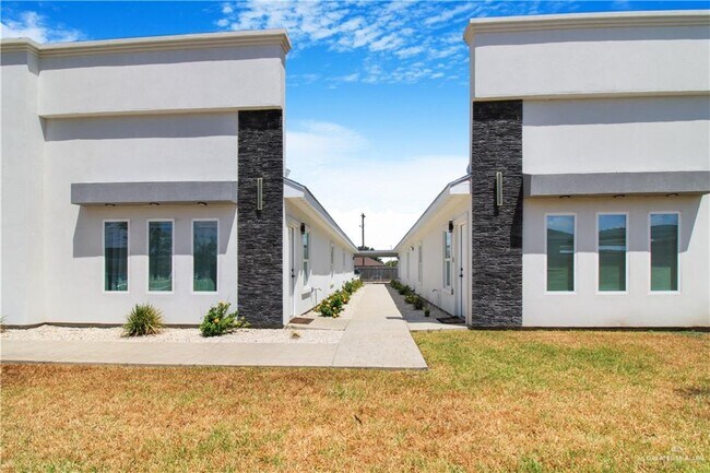 Primary Photo - 11002 N 33rd Ln