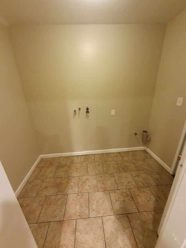 Laundry room hookups - 20202 Cohasset St