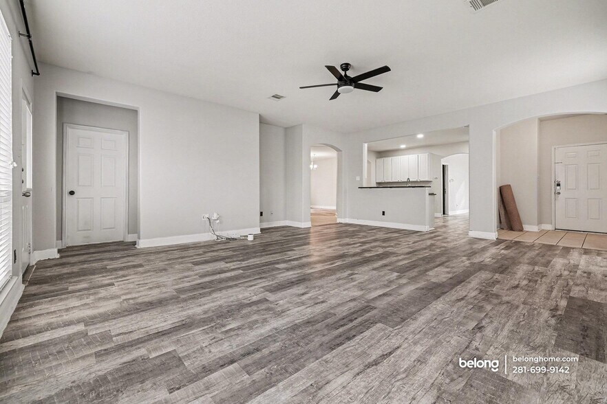 Building Photo - 9997 Knob Hollow Way