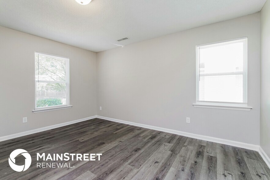 Building Photo - 1217 Kendall Dr