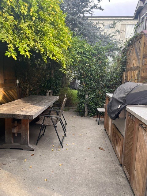 BBQ area - 3562 Sawtelle Blvd
