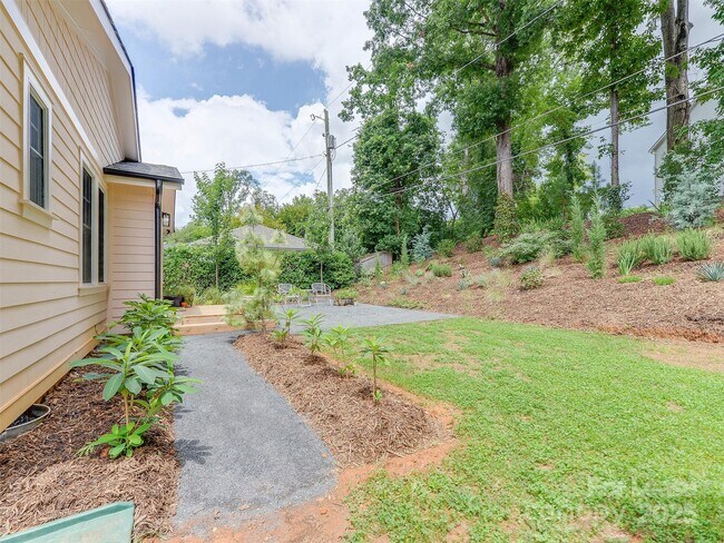 Building Photo - 508 Seldon Dr