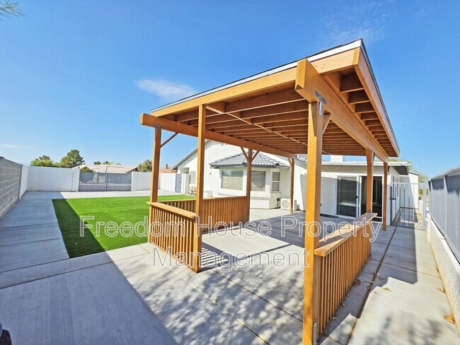Building Photo - 3630 E Vineyard Dr N