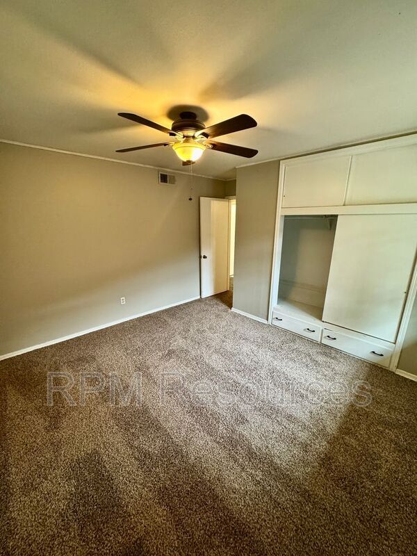 Building Photo - 2137 Barclay Rd