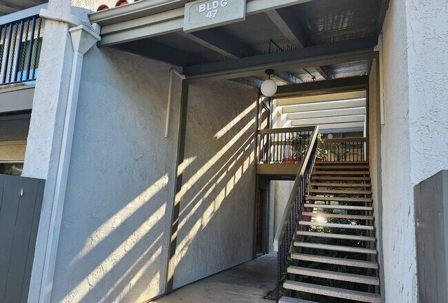 Building Photo - Bright single level 2 bed 1 bath Condo