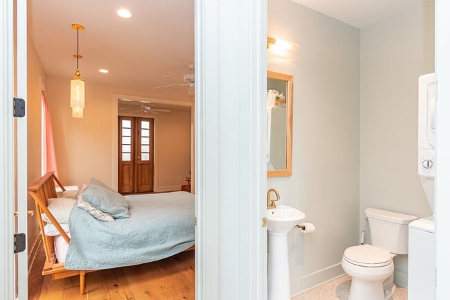 Building Photo - CHARMING, MODERN, CUSTOM HOME IN MID-CITY FOR RENT