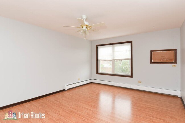 Building Photo - 3042 N Central Ave