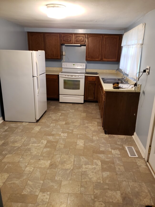 Primary Photo - 1425 W 10th St