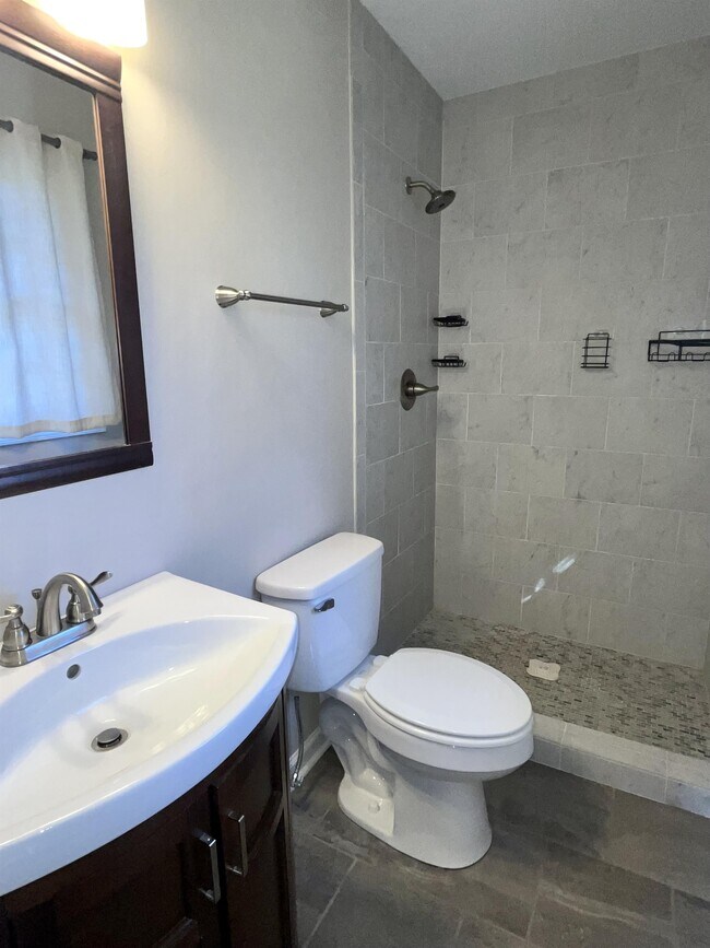 Building Photo - 3633 Densmore Dr