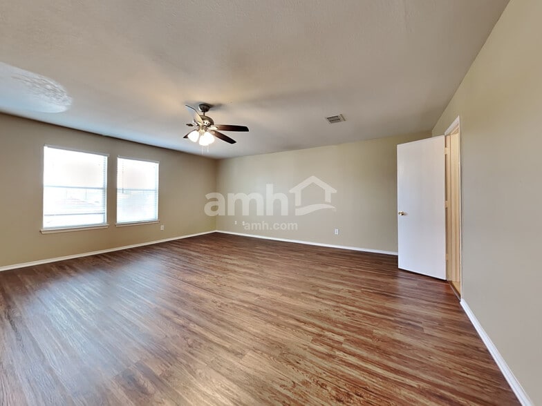 Building Photo - 1227 Wenatchee Dr