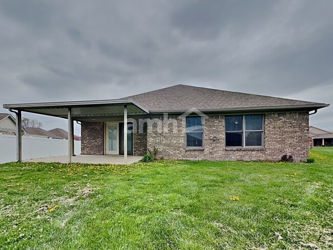 Building Photo - 2160 Schwinn Ave