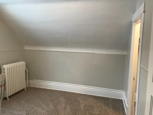 Building Photo - Recently remodeled 4 bedroom house in St P...