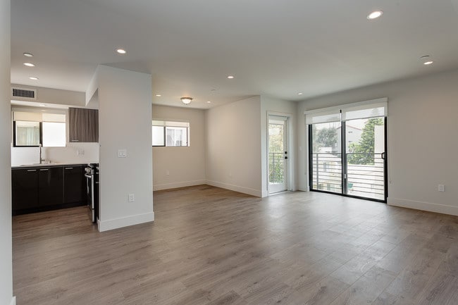 Building Photo - 1306 N Orange Drive, Los Angeles CA 90028