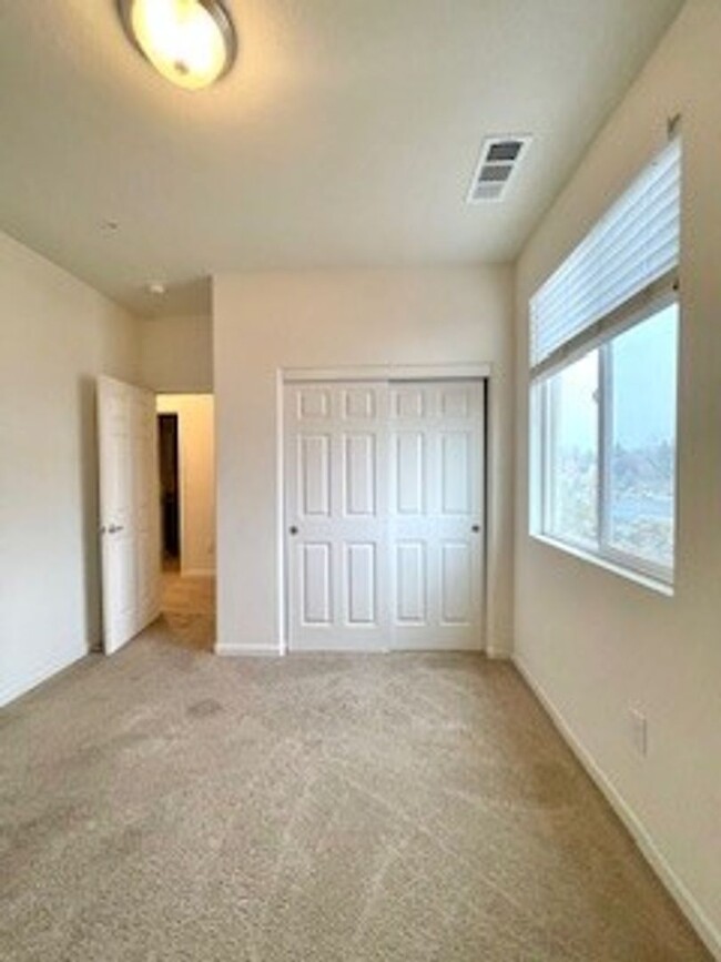 Building Photo - Three Bedroom E. Sparks Home