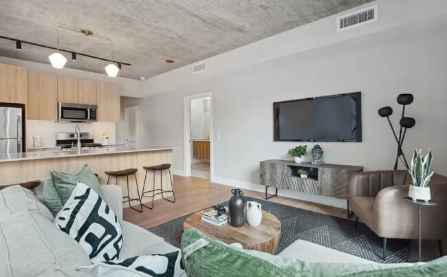 Building Photo - 1049 W Van Buren St