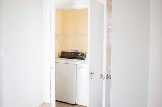 Building Photo - 2 BR/2BA | Newly Renovated Single Family Home | Additional Storage| In North Knoxville!