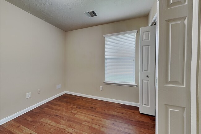 Building Photo - 21606 Nella Cir