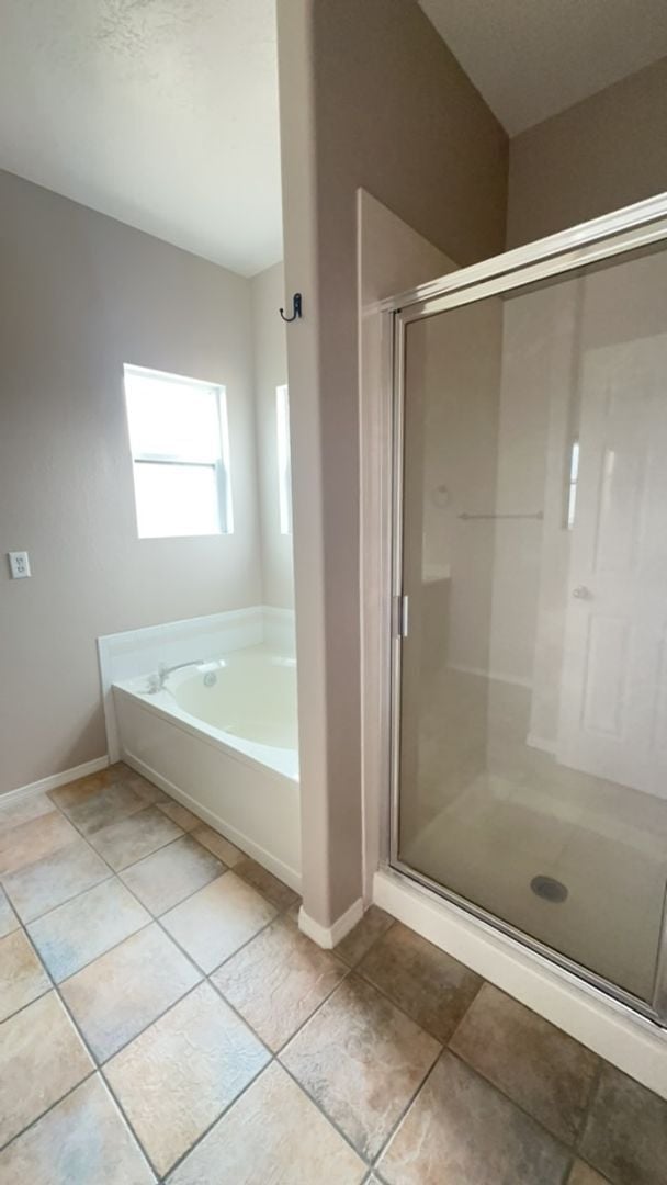 Building Photo - Beautiful 3 Bedroom Home 87402