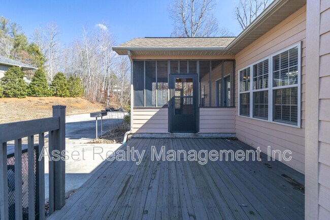 Building Photo - 306 White Cap Ln