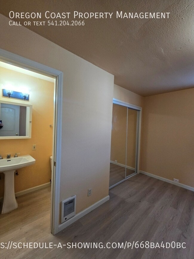 Building Photo - 1441 NW 20th St