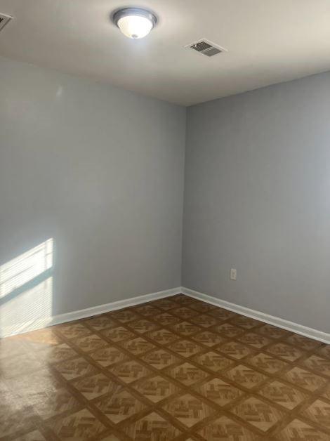 Building Photo - 305 W Oak St