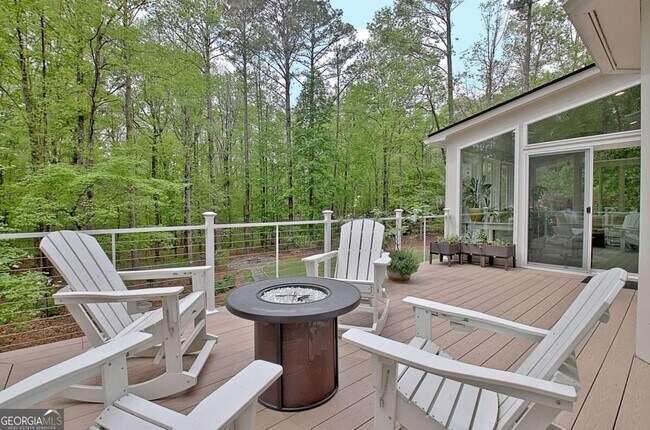 Building Photo - 205 Woodcreek Ln