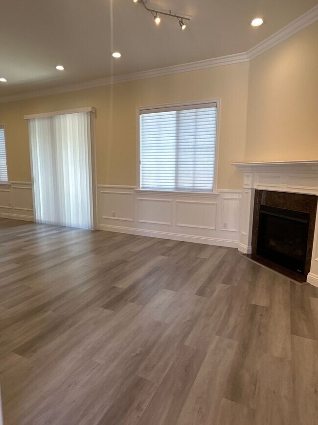 Building Photo - Beautiful 4-bedroom PUD townhouse in Temple City