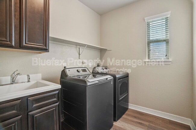 Building Photo - 11326 Begonia rock