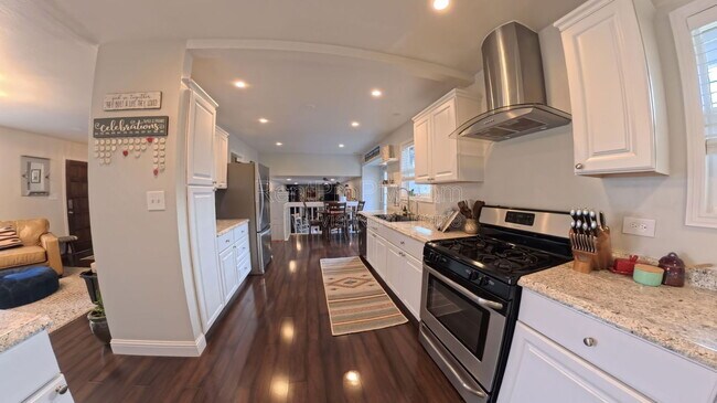 Building Photo - 1013 Timber Ln