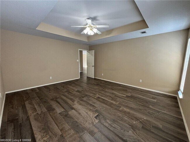 Building Photo - 9028 28