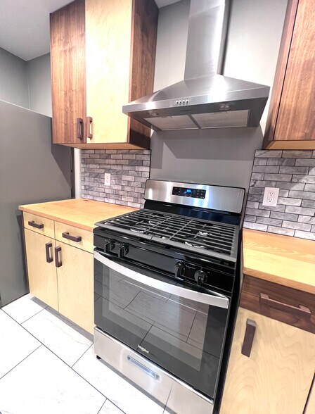 Building Photo - 3547 E Green St