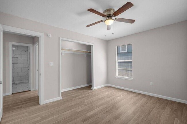 Building Photo - 10118 Norvic St