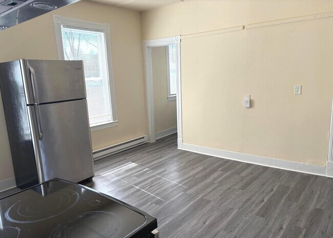 Building Photo - 137 Clifton St