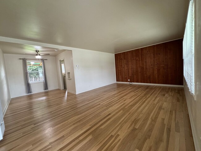 Building Photo - 2 BR in Santa Cruz' Banana Belt