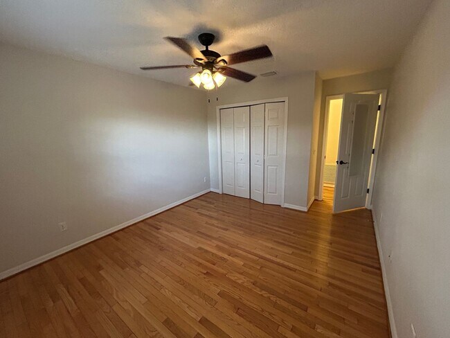 Building Photo - Spacious and Perfectly located 4/2 home in...