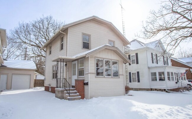 Building Photo - 1610 17th Ave