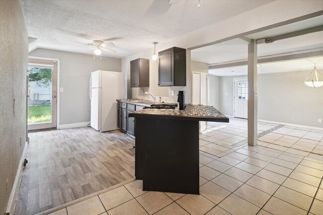 Building Photo - 1349 W 87th St