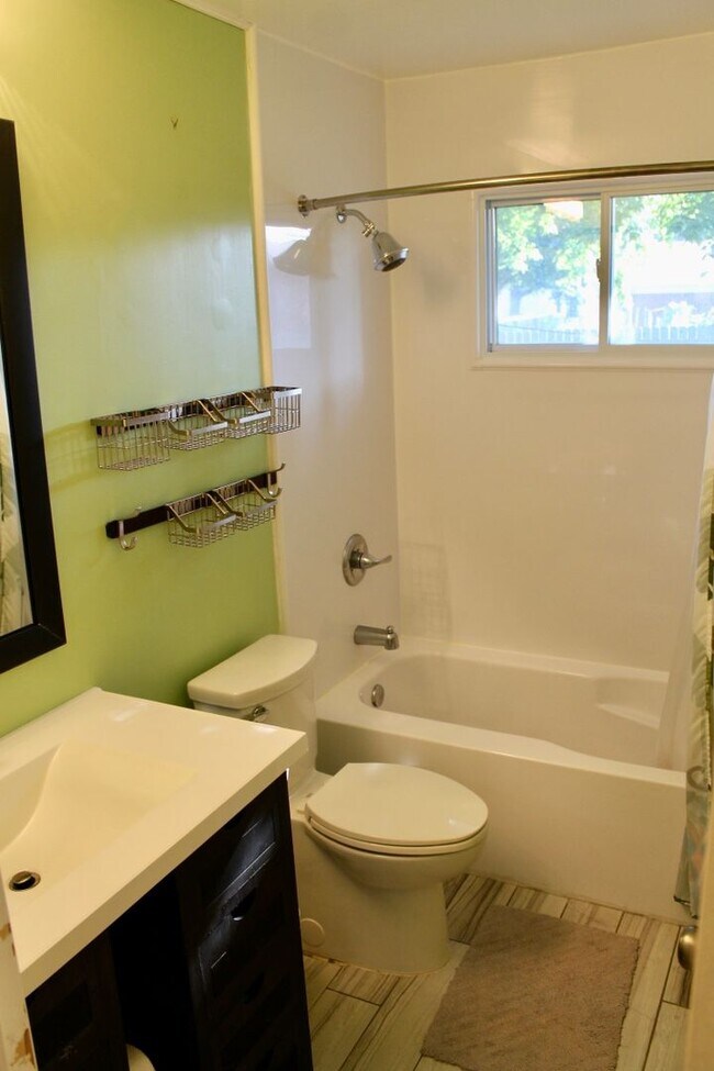 Building Photo - 4705 Nuttfield Ln