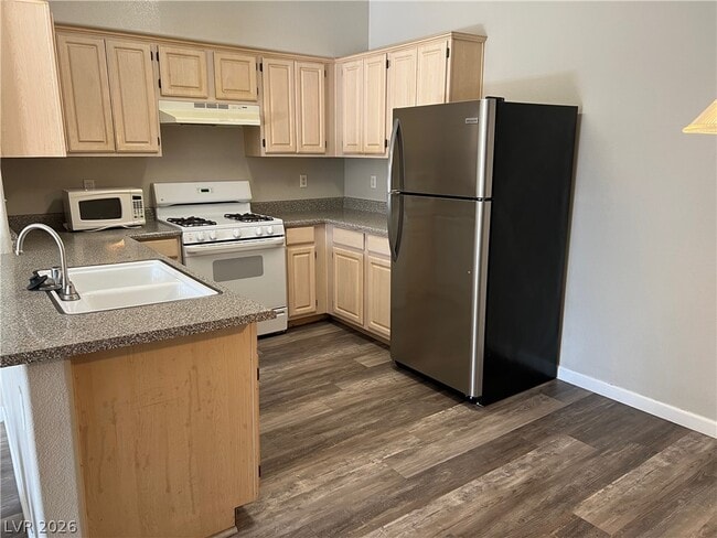 Building Photo - 5650 E Sahara Ave