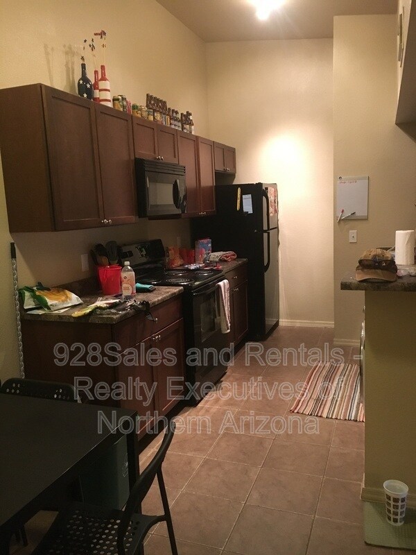 Building Photo - 1385 W University Ave