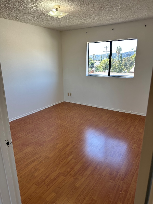 Building Photo - 919 E Windsor Rd