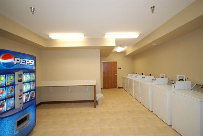1009 Southland Laundry Facilities - 1009 Southland Ln