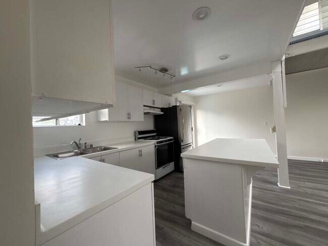 Building Photo - 915 Broadway St