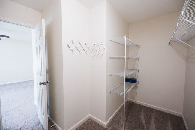 Building Photo - Immaculate beautiful 3-bedroom, 2.5-bath t...