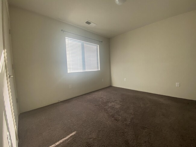 Building Photo - 388 N Biggs Dr