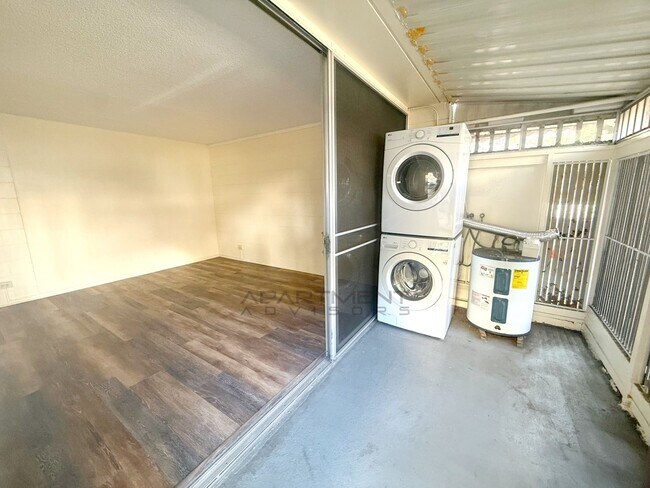Building Photo - 933 Kaheka St